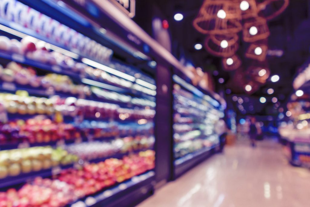 Gôndolas desfocadas ao fundo